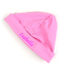 Lade das Bild in den Galerie-Viewer, Personalisierte Babymuetze mit Name bestickt - rosa fuer Maedchen