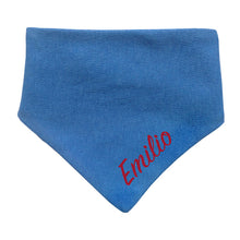 Lade das Bild in den Galerie-Viewer, Personalisiertes Baby Halstuch mit Name bestickt für Jungen - Jensblau