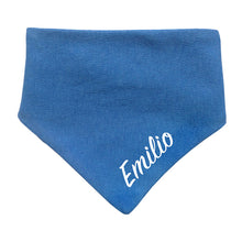 Lade das Bild in den Galerie-Viewer, Personalisiertes Baby Halstuch mit Name bestickt für Jungen - Jensblau