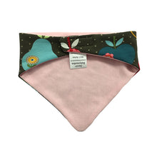 Lade das Bild in den Galerie-Viewer, Buntes individuelles Babyhalstuch mit Name bestickt - Obst