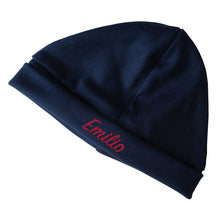 Lade das Bild in den Galerie-Viewer, Personalisierte Babymuetze mit Name bestickt - dunkelblau fuer Jungen