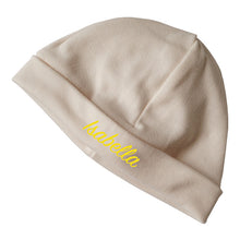 Lade das Bild in den Galerie-Viewer, Personalisierte Babymuetze mit Name bestickt - ecru, beige