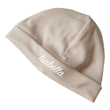Lade das Bild in den Galerie-Viewer, Personalisierte Babymuetze mit Name bestickt - ecru, beige