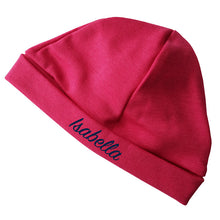 Lade das Bild in den Galerie-Viewer, Personalisierte Babymuetze mit Name bestickt - pink fuer Maedchen