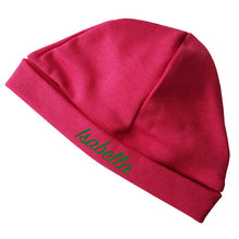 Lade das Bild in den Galerie-Viewer, Personalisierte Babymuetze mit Name bestickt - pink fuer Maedchen