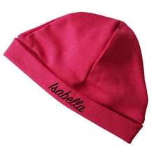 Lade das Bild in den Galerie-Viewer, Personalisierte Babymuetze mit Name bestickt - pink fuer Maedchen