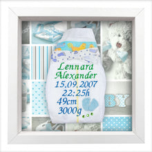 Lade das Bild in den Galerie-Viewer, Bestickte Windel im Rahmen - Junge Babyfuesschen 2 Babymotiv