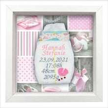 Lade das Bild in den Galerie-Viewer, Bestickte Windel im Rahmen - Maedchen Babyfuesschen 2 Babymotiv